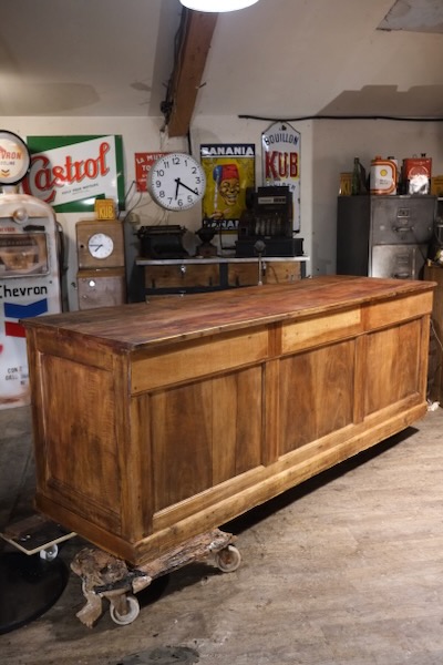 meuble de metier ancien a tiroirs ilot central de cuisine